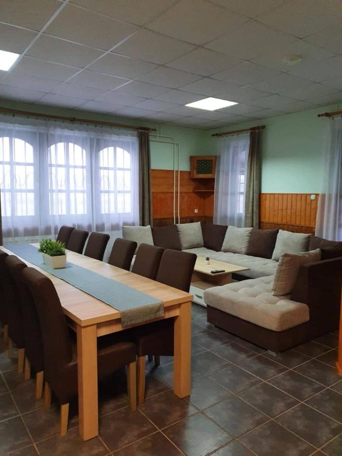 To Uti Vendeghaz Hotel Mezotur Ngoại thất bức ảnh