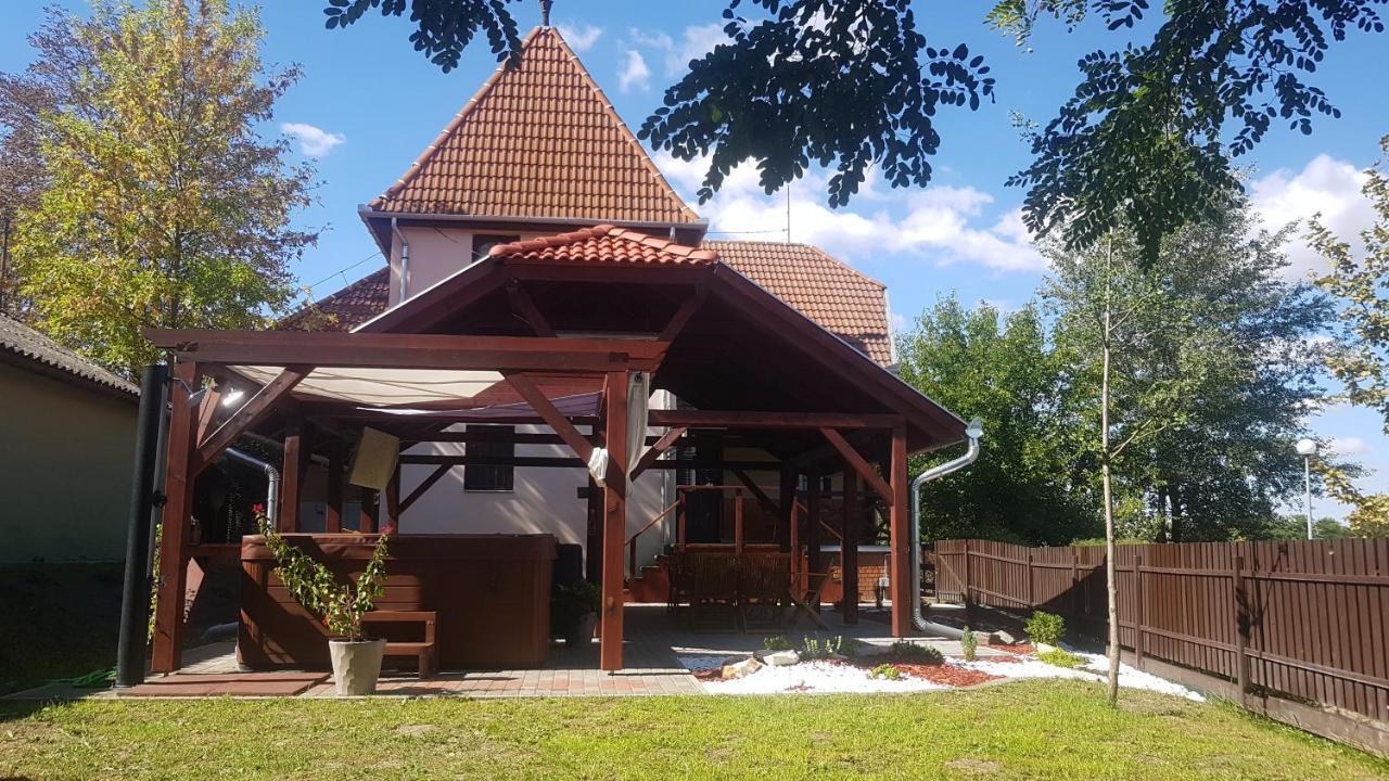 To Uti Vendeghaz Hotel Mezotur Ngoại thất bức ảnh
