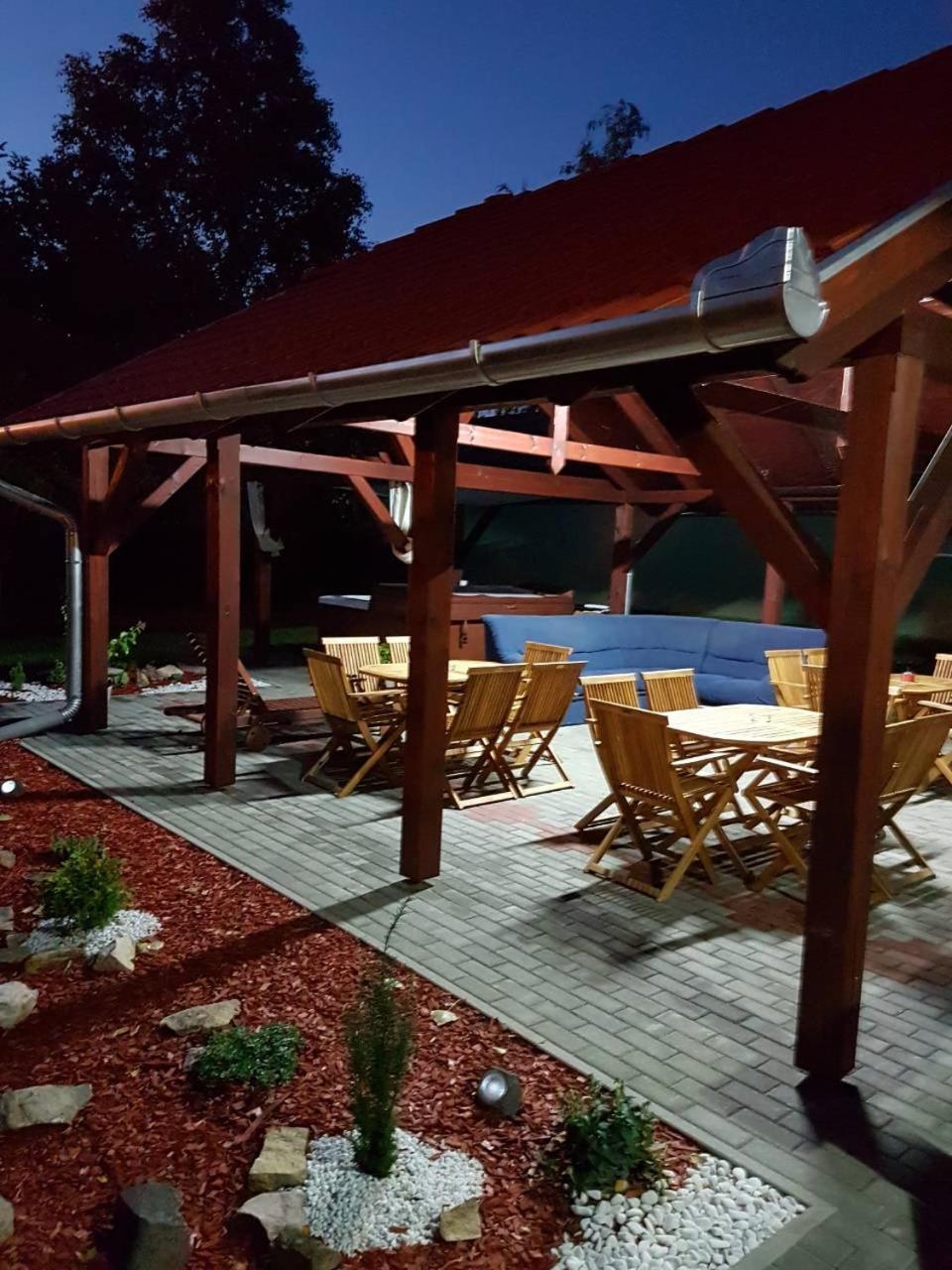 To Uti Vendeghaz Hotel Mezotur Ngoại thất bức ảnh