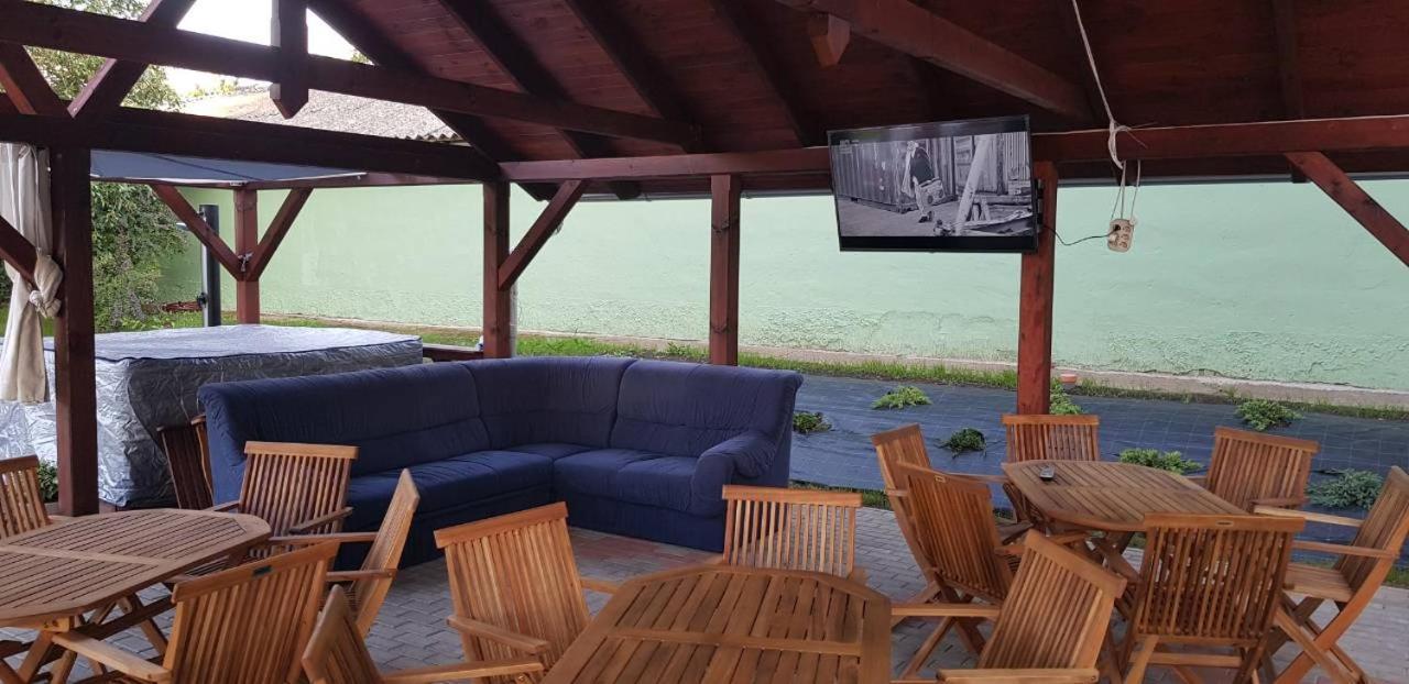 To Uti Vendeghaz Hotel Mezotur Ngoại thất bức ảnh