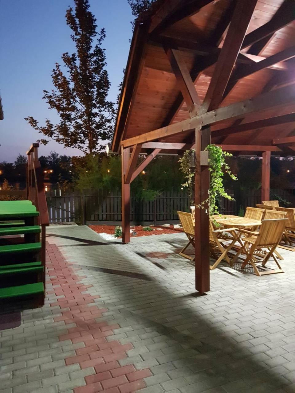 To Uti Vendeghaz Hotel Mezotur Ngoại thất bức ảnh